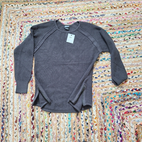 Page and Tuttle Sweater - Picture 4 of 12